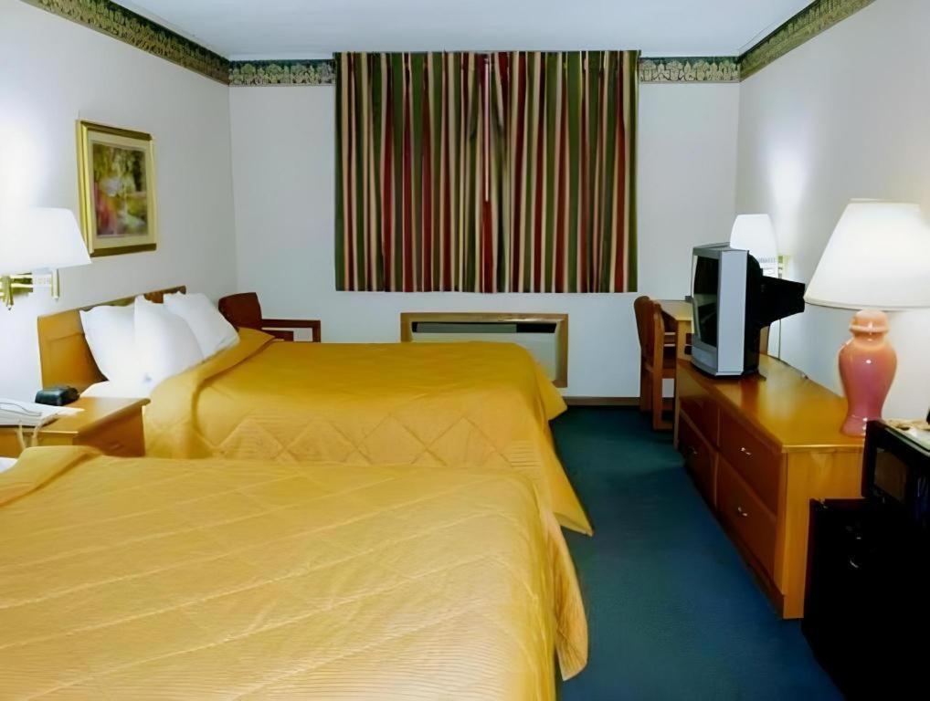 Quality Inn Ottawa Near Starved Rock State Park Bagian luar foto
